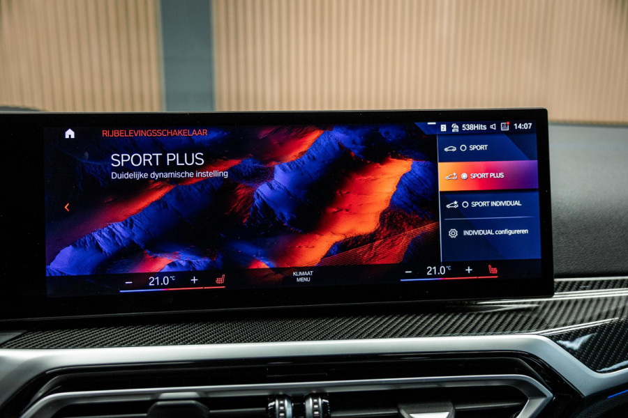 BMW 3-serie M340i xDrive | M-Performance Pack | M-stoelen | Head-Up | Carbon inleg | 20'' velgen | Sportstuur |