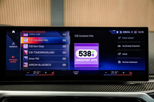 BMW 3-serie M340i xDrive | M-Performance Pack | M-stoelen | Head-Up | Carbon inleg | 20'' velgen | Sportstuur |