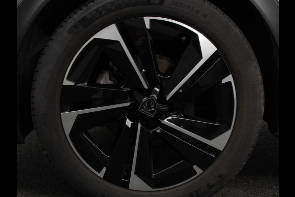 Peugeot 408 1.2 PureTech Allure 130 pk Automaat DEMO ! Navigatie Apple Carplay/Android Auto Airco Camera Parkeer sensoren Cruise Control Led Lichtmetalen Velgen Stoelverwarming