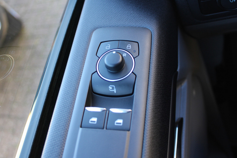 Ford Tourneo Custom PHEV L1H1 Titanium | Trekhaak | Navigatie | Led | 8P