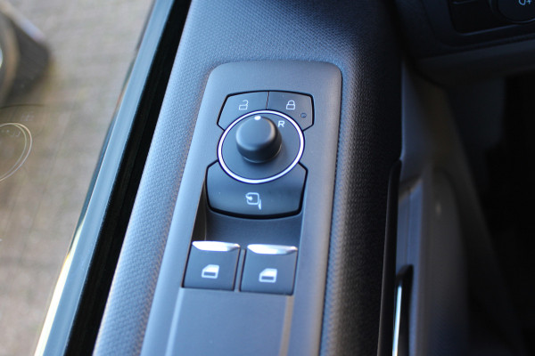 Ford Tourneo Custom PHEV L1H1 Titanium | Trekhaak | Navigatie | Led | 8P