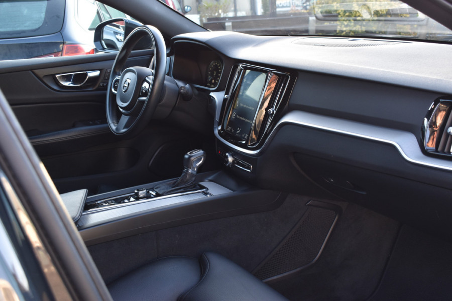 Volvo V60 Cross Country T5 AWD 250PK Automaat Pro | ACC | BLIS | H&K | Leder | Stuurverwarming | Leder |