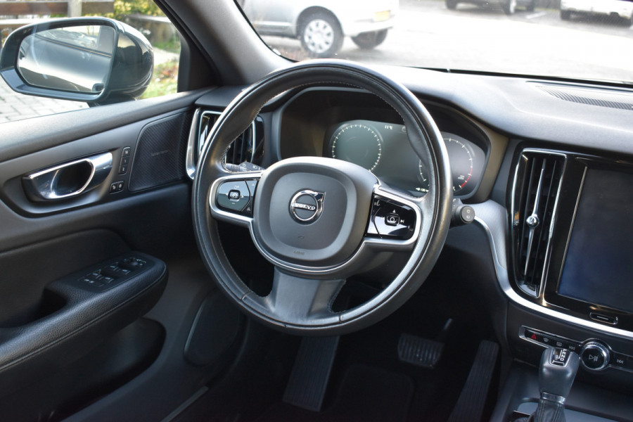 Volvo V60 Cross Country T5 AWD 250PK Automaat Pro | ACC | BLIS | H&K | Leder | Stuurverwarming | Leder |