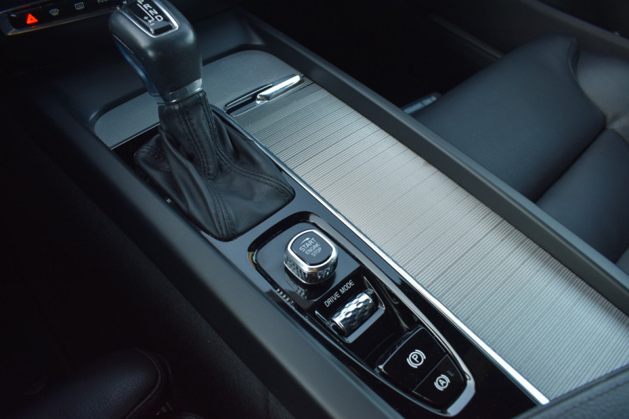 Volvo V60 Cross Country T5 AWD 250PK Automaat Pro | ACC | BLIS | H&K | Leder | Stuurverwarming | Leder |