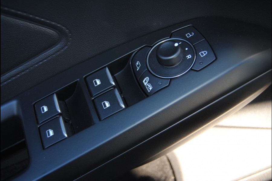 Ford FOCUS Wagon 1.0 EcoB. Tit. XBns || Trekhaak | Apple Carplay|| AUTOMAAT