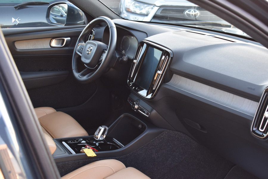 Volvo XC40 T3 163PK Automaat Inscription | Trekhaak | Leder | ACC | Blis | Camera | Stoelverwarming