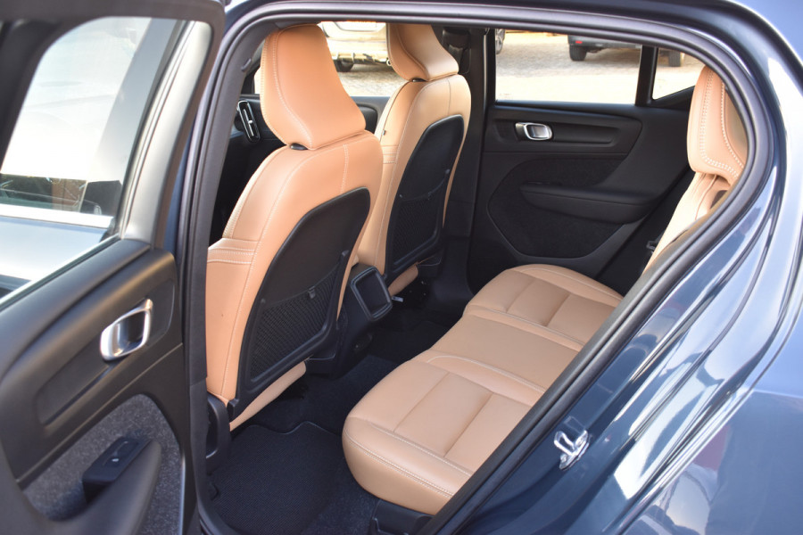 Volvo XC40 T3 163PK Automaat Inscription | Trekhaak | Leder | ACC | Blis | Camera | Stoelverwarming