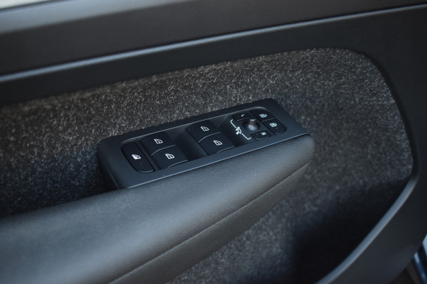 Volvo XC40 T3 163PK Automaat Inscription | Trekhaak | Leder | ACC | Blis | Camera | Stoelverwarming