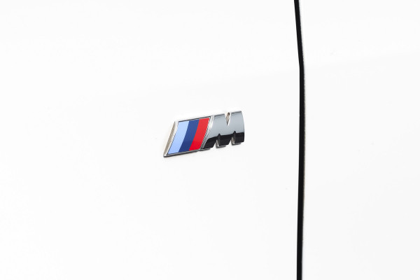 BMW 1-serie 118i 140 PK High Executive M Sport | Dig. Cockpit | Cruise | PDC | ECC | NAV + App. Connect | ECC | DAB | LM 18" |