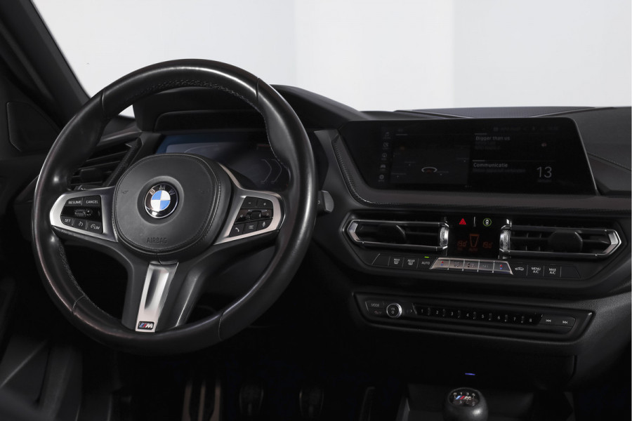 BMW 1-serie 118i 140 PK High Executive M Sport | Dig. Cockpit | Cruise | PDC | ECC | NAV + App. Connect | ECC | DAB | LM 18" |