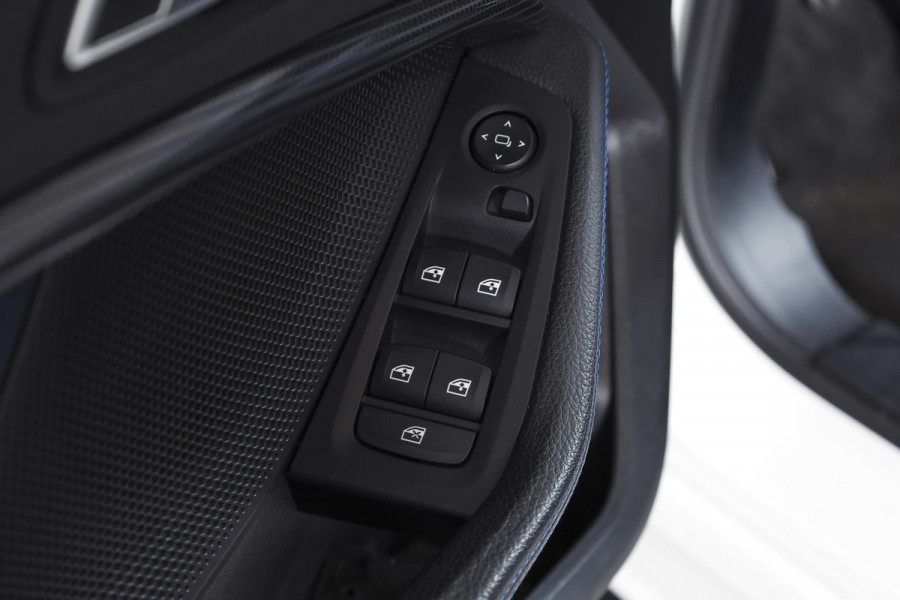 BMW 1-serie 118i 140 PK High Executive M Sport | Dig. Cockpit | Cruise | PDC | ECC | NAV + App. Connect | ECC | DAB | LM 18" |