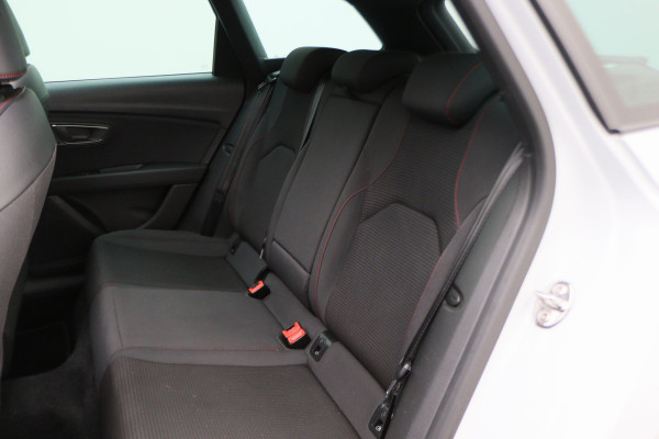 Seat Leon ST 1.5 TSI FR Ultimate Edition Panoramadak, Virtual Cockpit, Trekhaak, Keyless, Beats Audio, Camera, 18"