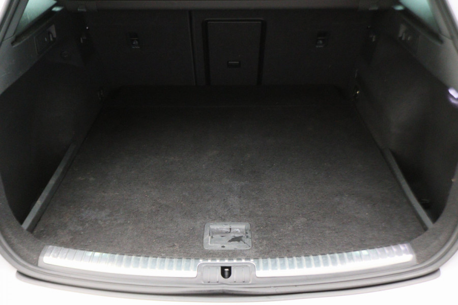 Seat Leon ST 1.5 TSI FR Ultimate Edition Panoramadak, Virtual Cockpit, Trekhaak, Keyless, Beats Audio, Camera, 18"