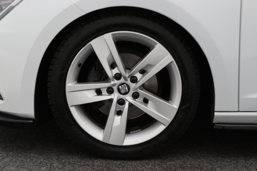 Seat Leon ST 1.5 TSI FR Ultimate Edition Panoramadak, Virtual Cockpit, Trekhaak, Keyless, Beats Audio, Camera, 18"