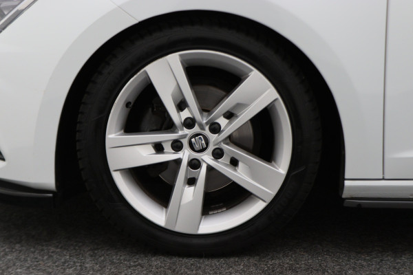 Seat Leon ST 1.5 TSI FR Ultimate Edition Panoramadak, Virtual Cockpit, Trekhaak, Keyless, Beats Audio, Camera, 18"