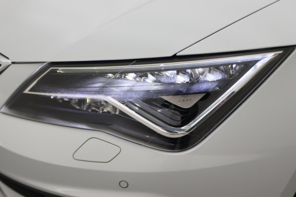 Seat Leon ST 1.5 TSI FR Ultimate Edition Panoramadak, Virtual Cockpit, Trekhaak, Keyless, Beats Audio, Camera, 18"