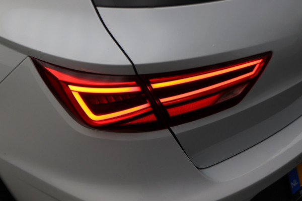 Seat Leon ST 1.5 TSI FR Ultimate Edition Panoramadak, Virtual Cockpit, Trekhaak, Keyless, Beats Audio, Camera, 18"