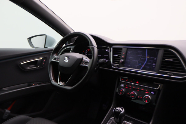 Seat Leon ST 1.5 TSI FR Ultimate Edition Panoramadak, Virtual Cockpit, Trekhaak, Keyless, Beats Audio, Camera, 18"