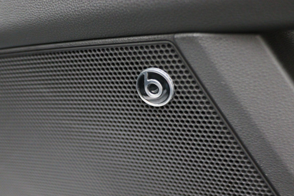 Seat Leon ST 1.5 TSI FR Ultimate Edition Panoramadak, Virtual Cockpit, Trekhaak, Keyless, Beats Audio, Camera, 18"