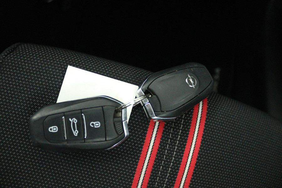 Opel Corsa 1.2 GS Line (ACHTERUITRIJCAMERA, CRUISE CONTROL, NAVIGATIE, PARKEERSENSOREN)