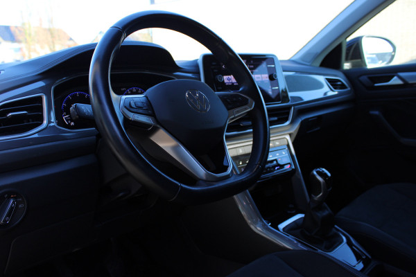 Volkswagen T-Roc 1.5 TSI Style | Adaptieve cruise | Camera | Elek. achterklep | Stoelverwarming