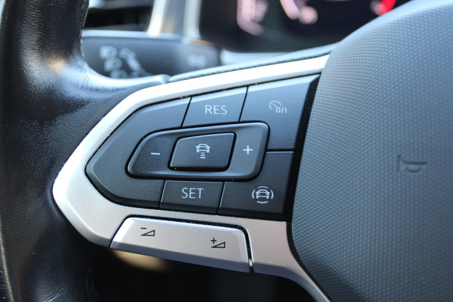 Volkswagen T-Roc 1.5 TSI Style | Adaptieve cruise | Camera | Elek. achterklep | Stoelverwarming