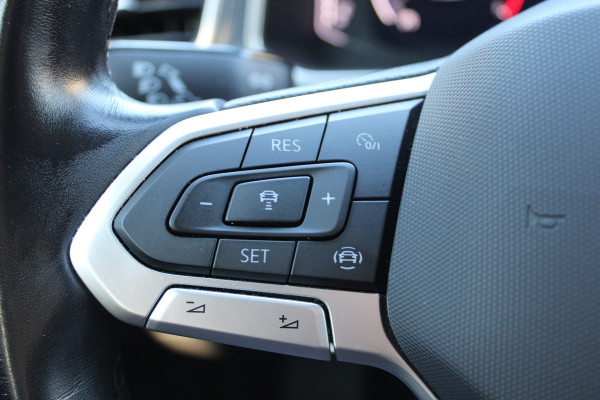 Volkswagen T-Roc 1.5 TSI Style | Adaptieve cruise | Camera | Elek. achterklep | Stoelverwarming