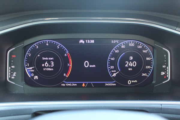 Volkswagen T-Roc 1.5 TSI Style | Adaptieve cruise | Camera | Elek. achterklep | Stoelverwarming