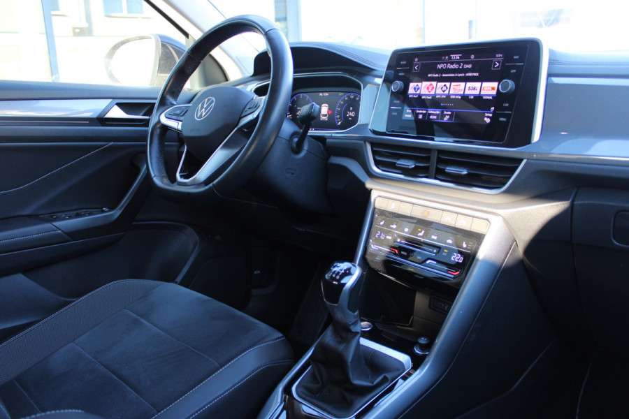 Volkswagen T-Roc 1.5 TSI Style | Adaptieve cruise | Camera | Elek. achterklep | Stoelverwarming