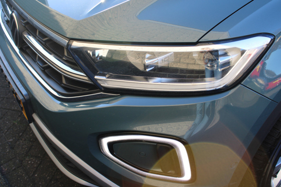 Volkswagen T-Roc 1.5 TSI Style | Adaptieve cruise | Camera | Elek. achterklep | Stoelverwarming