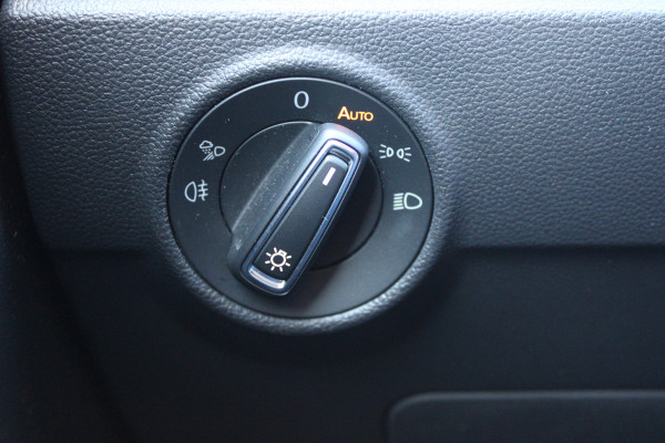 Volkswagen T-Roc 1.5 TSI Style | Adaptieve cruise | Camera | Elek. achterklep | Stoelverwarming