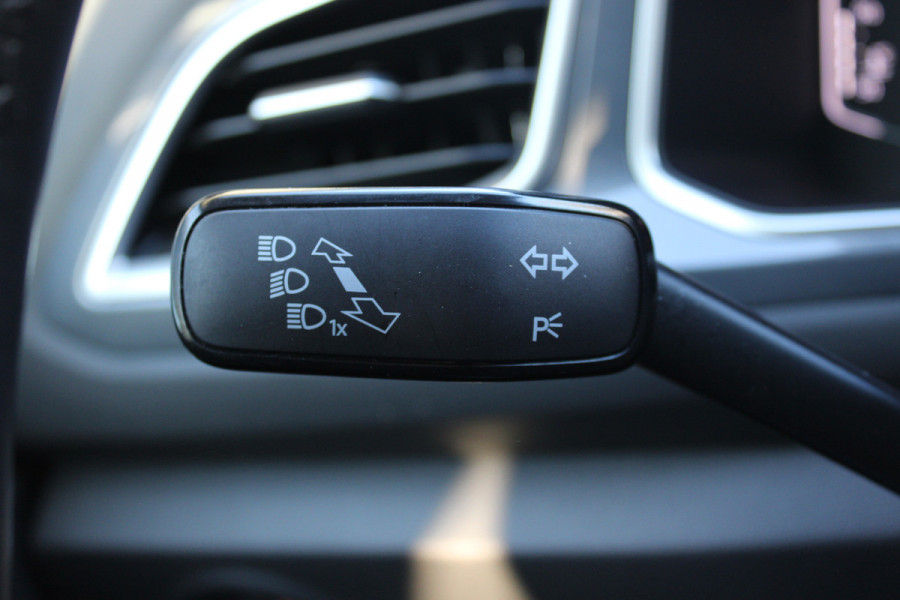 Volkswagen T-Roc 1.5 TSI Style | Adaptieve cruise | Camera | Elek. achterklep | Stoelverwarming