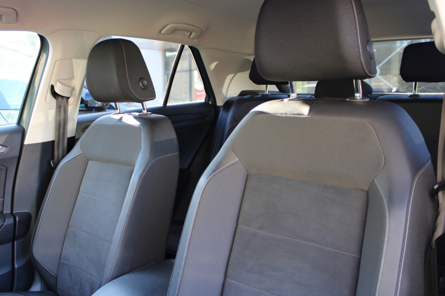 Volkswagen T-Roc 1.5 TSI Style | Adaptieve cruise | Camera | Elek. achterklep | Stoelverwarming