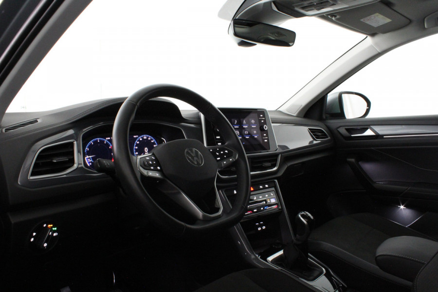 Volkswagen T-Roc 1.0 TSI Style > 116pk/Pano.schuifdak/Camera/Stoelverwarming/IQ.Led/Pyrite Silver