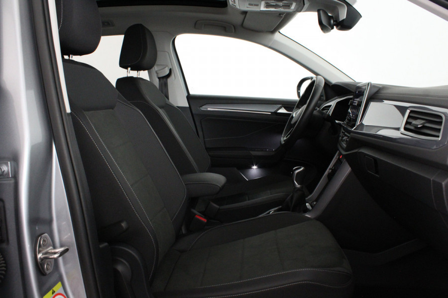 Volkswagen T-Roc 1.0 TSI Style > 116pk/Pano.schuifdak/Camera/Stoelverwarming/IQ.Led/Pyrite Silver