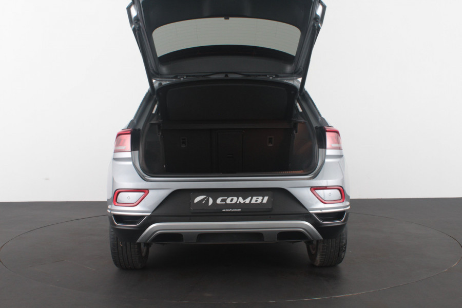 Volkswagen T-Roc 1.0 TSI Style > 116pk/Pano.schuifdak/Camera/Stoelverwarming/IQ.Led/Pyrite Silver