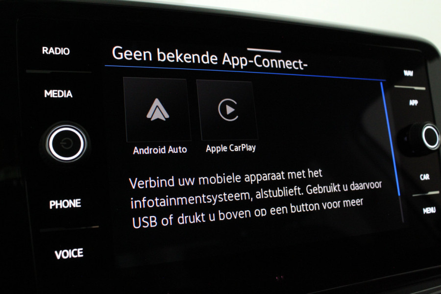 Volkswagen T-Roc 1.0 TSI Style > 116pk/Pano.schuifdak/Camera/Stoelverwarming/IQ.Led/Pyrite Silver