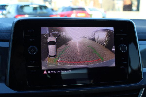 Volkswagen T-Roc 1.5 TSI Style | Adaptieve cruise | Camera | Elek. achterklep | Stoelverwarming