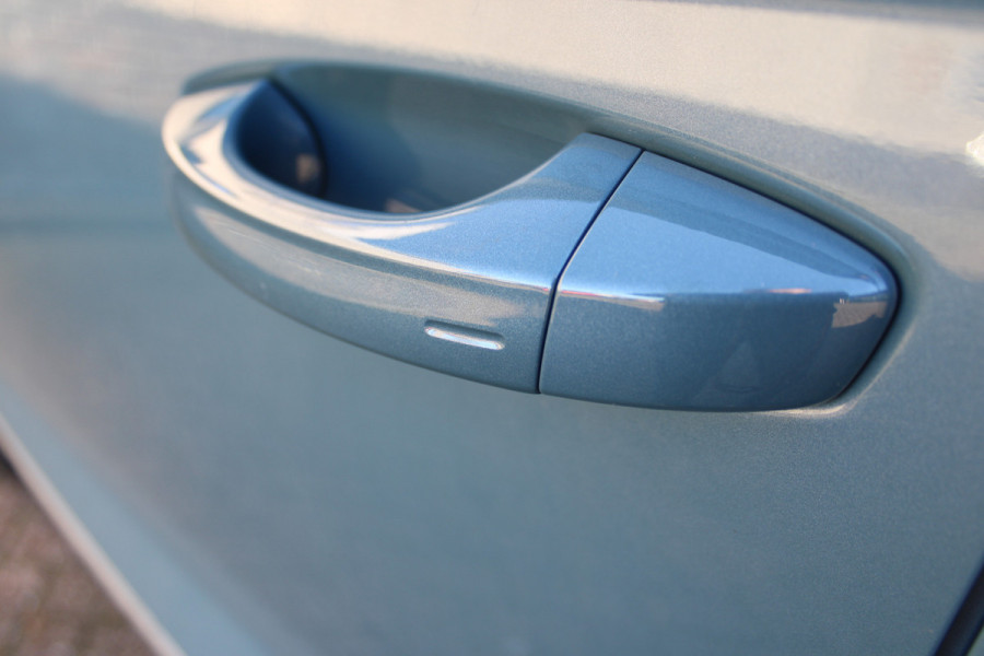 Volkswagen T-Roc 1.5 TSI Style | Adaptieve cruise | Camera | Elek. achterklep | Stoelverwarming