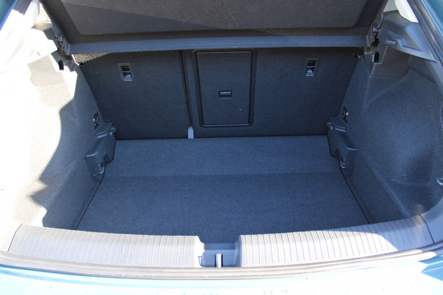 Volkswagen T-Roc 1.5 TSI Style | Adaptieve cruise | Camera | Elek. achterklep | Stoelverwarming