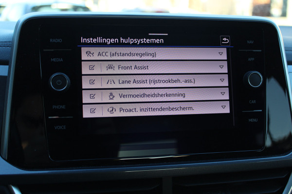 Volkswagen T-Roc 1.5 TSI Style | Adaptieve cruise | Camera | Elek. achterklep | Stoelverwarming