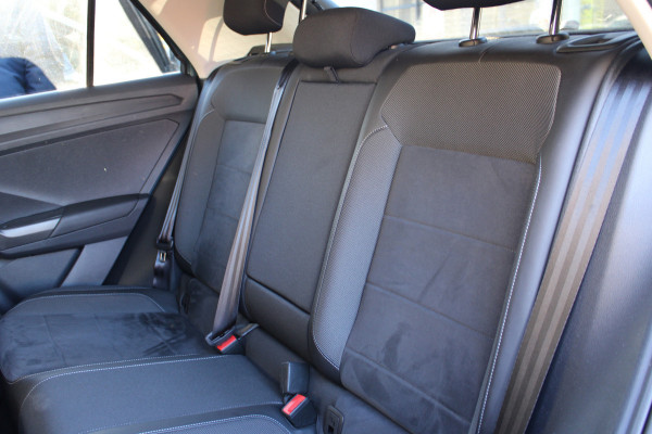 Volkswagen T-Roc 1.5 TSI Style | Adaptieve cruise | Camera | Elek. achterklep | Stoelverwarming
