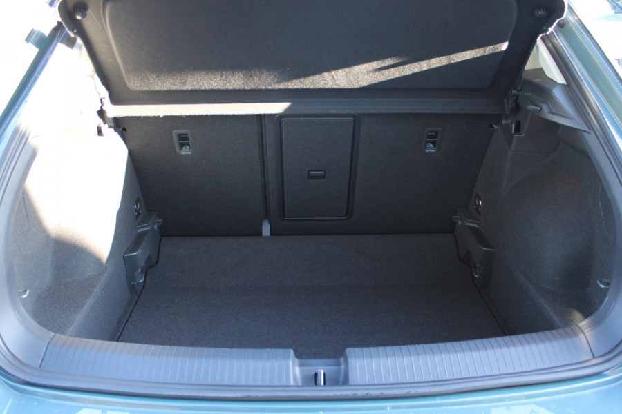 Volkswagen T-Roc 1.5 TSI Style | Adaptieve cruise | Camera | Elek. achterklep | Stoelverwarming