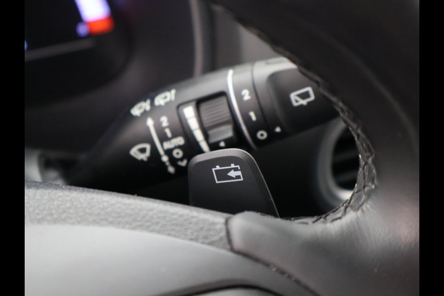 Hyundai Kona EV PREMIUM SKY 64 KWH + SCHUIFDAK | LEDER | STOELVENTILATIE | STUURVERW. | STOELVERW.