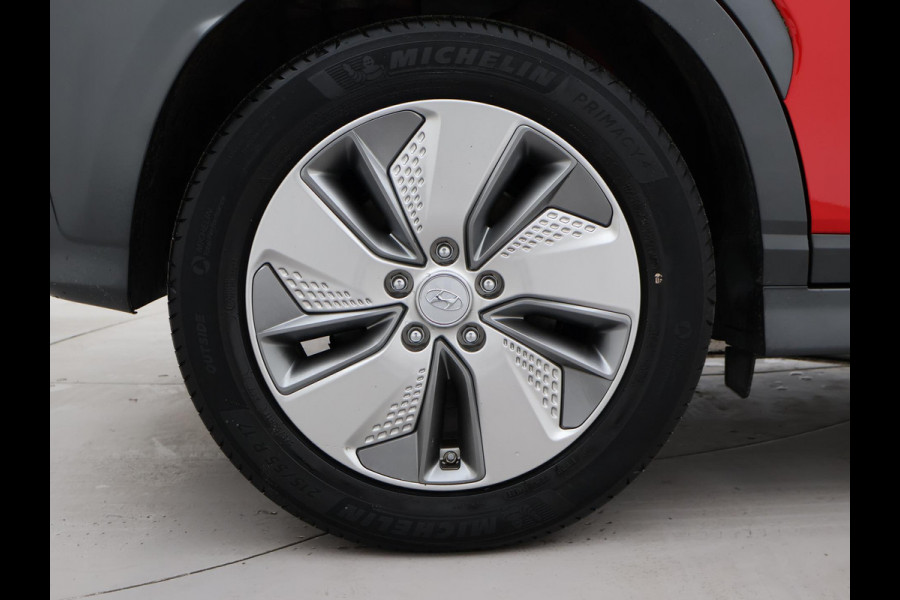 Hyundai Kona EV PREMIUM SKY 64 KWH + SCHUIFDAK | LEDER | STOELVENTILATIE | STUURVERW. | STOELVERW.