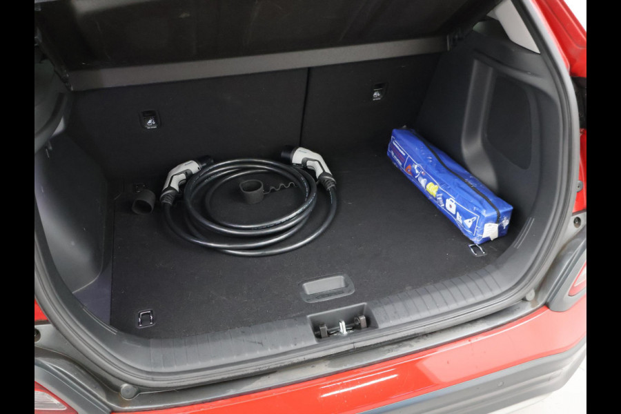 Hyundai Kona EV PREMIUM SKY 64 KWH + SCHUIFDAK | LEDER | STOELVENTILATIE | STUURVERW. | STOELVERW.