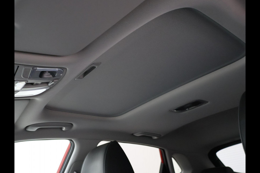 Hyundai Kona EV PREMIUM SKY 64 KWH + SCHUIFDAK | LEDER | STOELVENTILATIE | STUURVERW. | STOELVERW.
