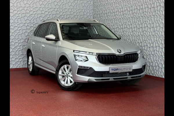 Škoda Kamiq TSI SELECTION 2025 CAMERA STOEL/STUUR ADAP.CRUISE VERW. CARPLAY NAVI VIR.COCKPIT LMV LED Top Auto's Wijchen, altijd 170 Nieuwe en bijna nieuwe Auto's met : Benzine /  PHEV / Plug in hybrid / Hybrid / Mild hybrid / Meerdere uitvoeringen leverbaar , Ambition , Business , Monte Carl