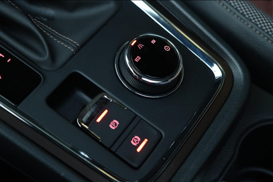 Seat Ateca 1.5 TSI ACT Xcellence / PANO / VIRTUAL / 360 / ACC / KEYLESS / CARPLAY