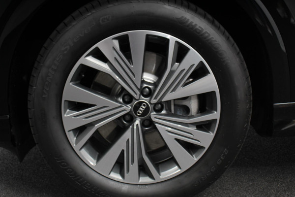 Audi Q4 e-tron 40 Advanced Edition Navigatie Climate Control DAB Led Electrisch bedienbare achterklep 19" Lichtmetalen velgen